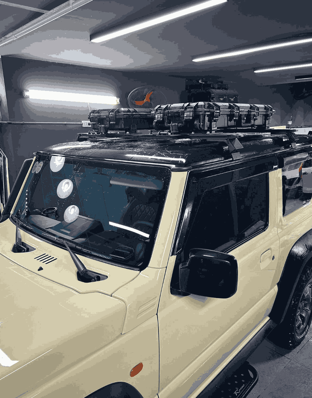 Xevaban.com ở 214 Giải Ph&oacute;ng l&agrave; đơn vị chuy&ecirc;n cung cấp phụ kiện oto,&nbsp;đồ chơi suzuki jimny,&nbsp;phụ kiện suzuki jimny, xevaban, 214 giải ph&oacute;ng, th&ugrave;ng gi&aacute; n&oacute;c jimny, th&ugrave;ng h&agrave;nh l&yacute; n&oacute;c jimny, th&ugrave;ng chở đồ n&oacute;c jimny, th&ugrave;ng gi&aacute; n&oacute;c offroad jimny.